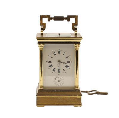 Lot 105 - A gilt brass carriage clock