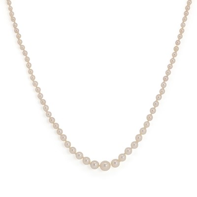 Lot 128 - A single row graduated cultured pearl necklace with a diamond clasp