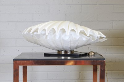 Lot 202 - A clamshell lamp