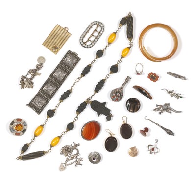 Lot 225 - A collection of antique and later jewellery
