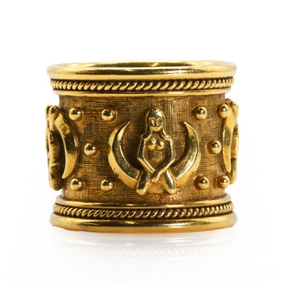 Lot 111 - An 18ct gold zodiac ring, by Elizabeth Gage