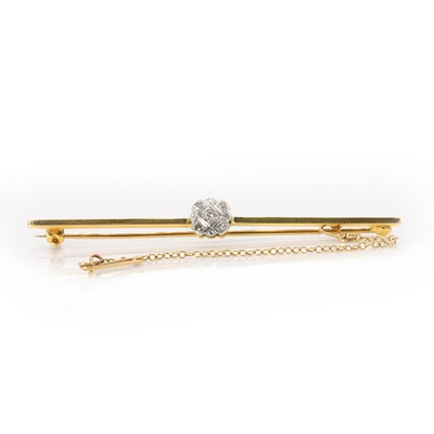 Lot 52 - An 18ct gold diamond bar brooch