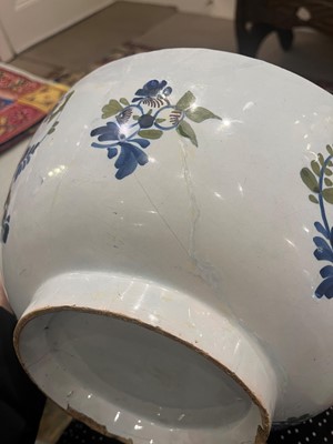 Lot 2 - A delftware tin-glazed earthenware punchbowl