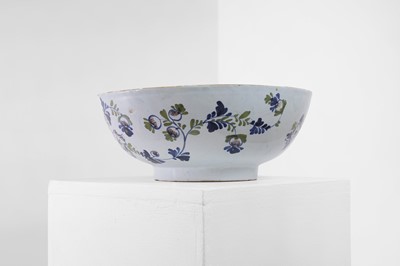 Lot 2 - A delftware tin-glazed earthenware punchbowl