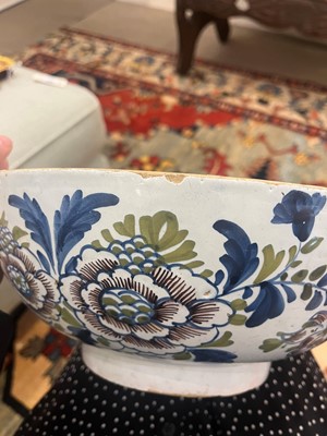 Lot 2 - A delftware tin-glazed earthenware punchbowl