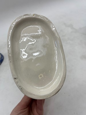 Lot 222 - A collection of English porcelain