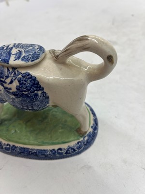 Lot 222 - A collection of English porcelain