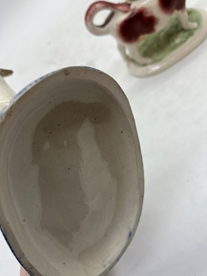 Lot 222 - A collection of English porcelain