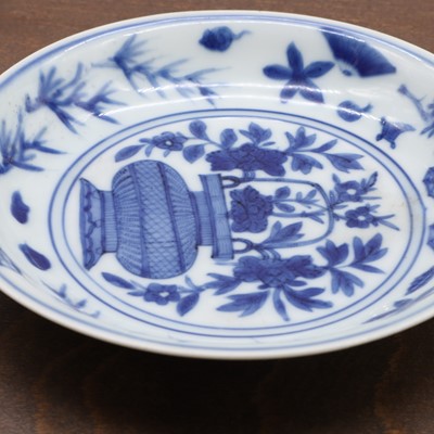 Lot 26 - A Chinese blue and white saucer