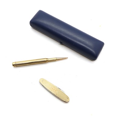 Lot 16 - A 9ct gold propelling pencil