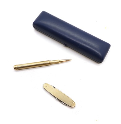 Lot 16 - A 9ct gold propelling pencil