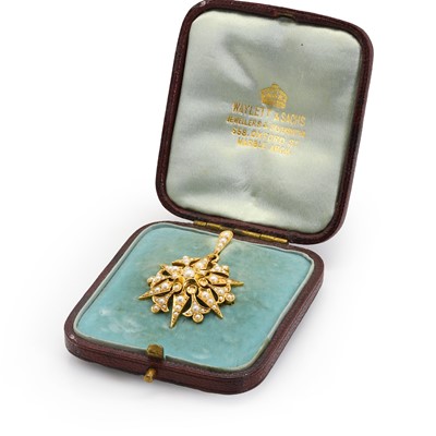 Lot 22 - An Edwardian gold split pearl starburst brooch