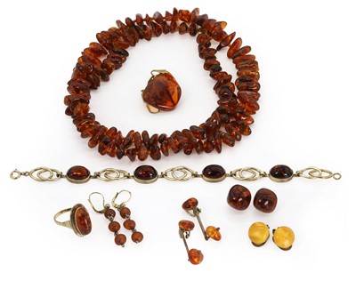 Lot 411 - A group of amber jewellery