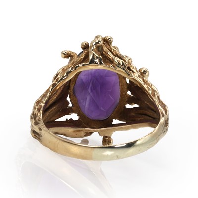 Lot 50 - An abstract design amethyst ring