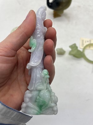 Lot 77 - A group of Chinese jade and hardstone carvings