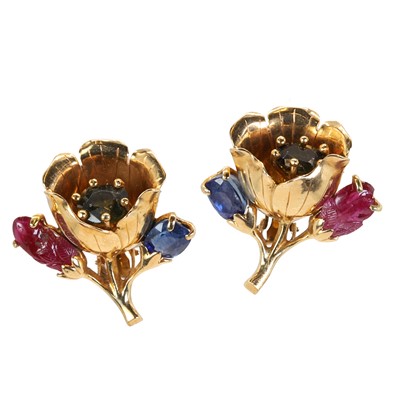Lot 89 - A varicoloured gemstone spray brooch and earrings set, c.1940-1950