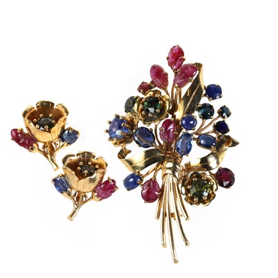 Lot 89 - A varicoloured gemstone spray brooch and earrings set, c.1940-1950