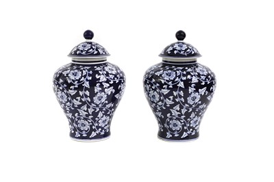Lot 130 - A pair of blue and white porcelain ginger jars