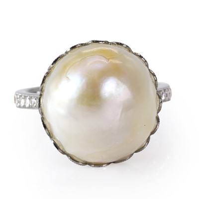 Lot 218 - A large natural saltwater pearl ring with diamond set shoulders