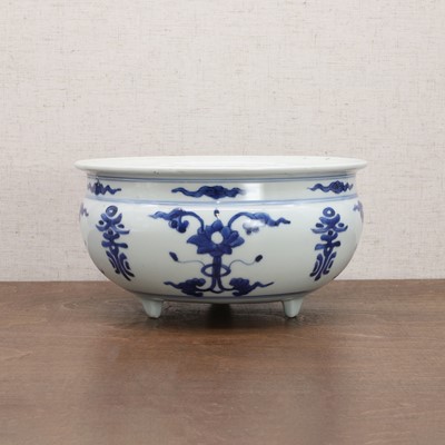 Lot 290 - A Chinese blue and white incense burner