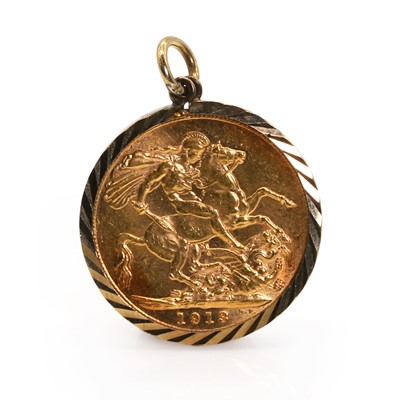 Lot 363 - A sovereign pendant