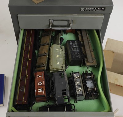 Lot 242 - A collection of '00' gauge locomotives