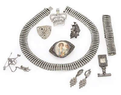 Lot 320 - A collection of silver and costume jewellery