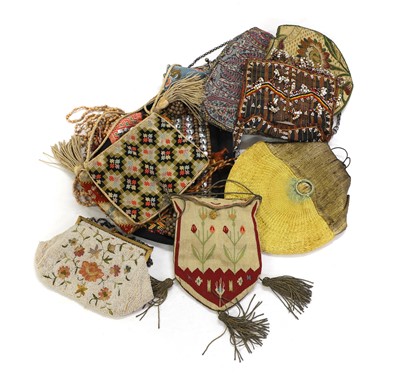 Lot 454 - A collection of purses