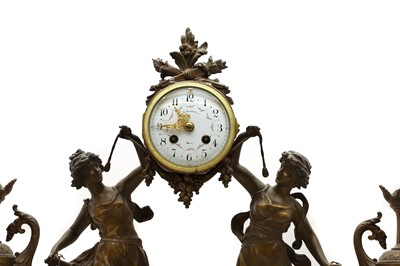 Lot 172 - A spelter mantel clock