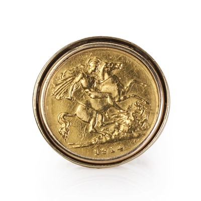 Lot 364 - A half sovereign coin ring