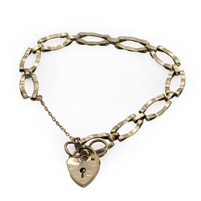 Lot 343 - A 9ct gold bracelet with heart padlock