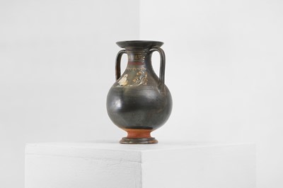 Lot 82 - An Apulian Gnathian ware pottery pelike