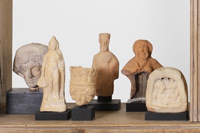 Lot 98 - A group of six small antiquities