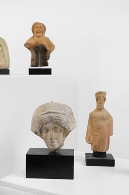 Lot 98 - A group of six small antiquities