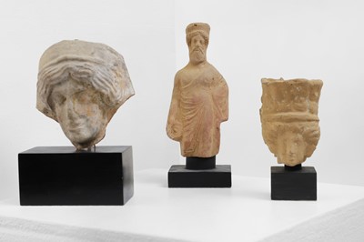 Lot 98 - A group of six small antiquities