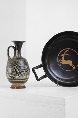 Lot 101 - A group of four Apulian pottery antiquities