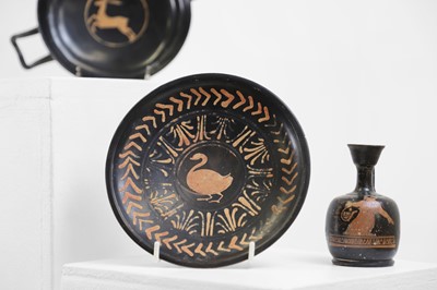 Lot 101 - A group of four Apulian pottery antiquities