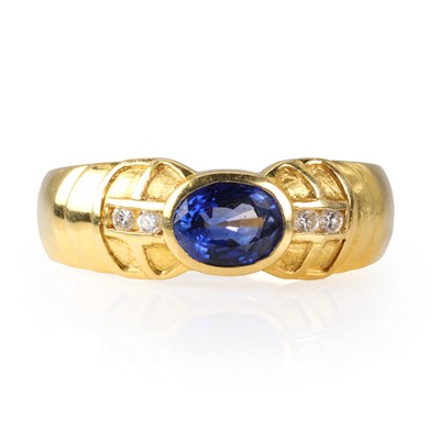 Lot 130 - A cornflower blue sapphire and diamond ring