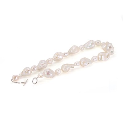 Lot 161 - A Keshi pearl necklace