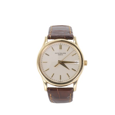 Lot 324 - A gentlemen’s 18ct gold Patek Philippe Calatrava automatic strap watch