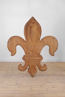 Lot 47 - A large carved oak fleur-de-lys mount
