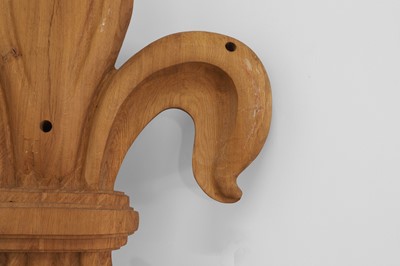 Lot 47 - A large carved oak fleur-de-lys mount