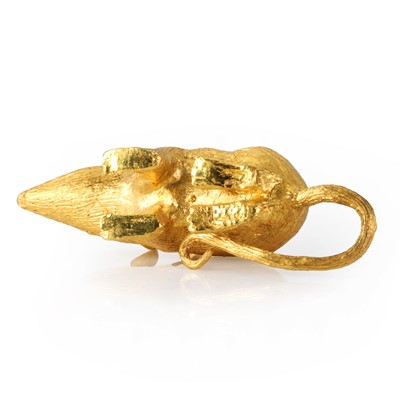 Lot 174 - A gold rat charm