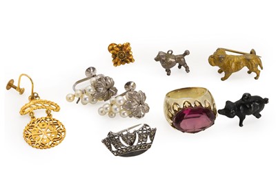 Lot 289 - A small group of gold, silver and base metal jewellery
