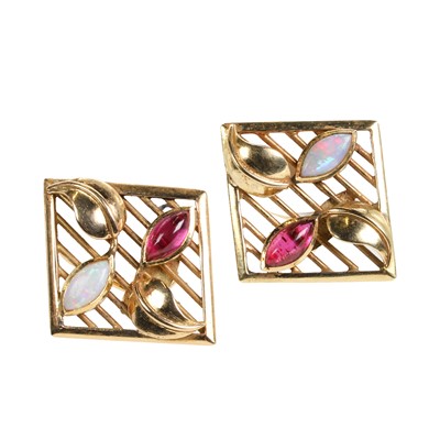 Lot 101 - A gold gemstone set mesh bracelet and earring suite