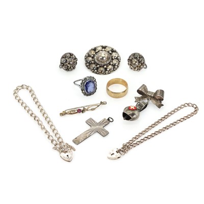 Lot 308 - A group of gold and silver jewels