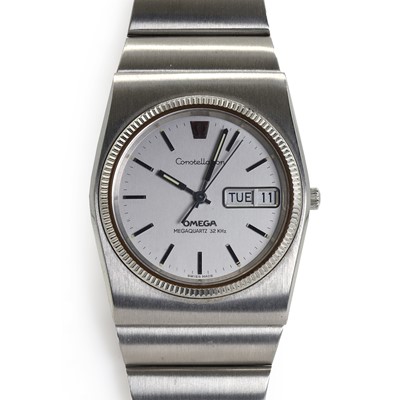 Lot 412 - A stainless steel Omega Constellation quartz bracelet watch