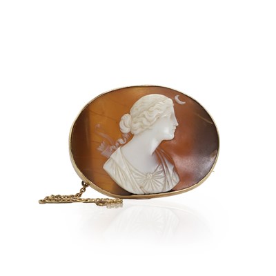Lot 167 - A 9ct gold cameo brooch