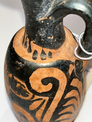 Lot 84 - An Apulian squat red figure pottery lekythos
