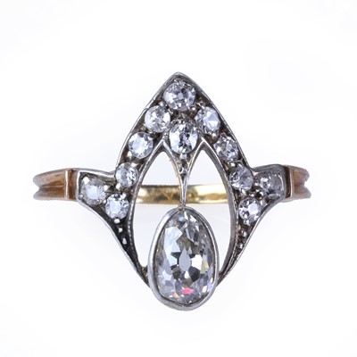 Lot 35 - A diamond drop-shaped cluster ring